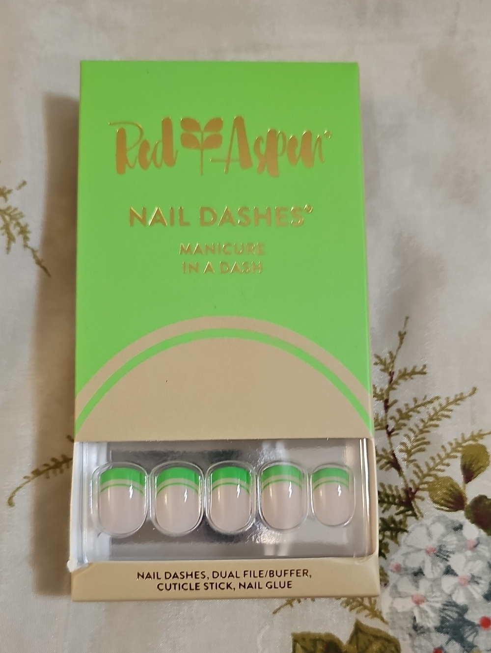 Red Aspen Nail Dashes Green-Trim French Press-On Nails